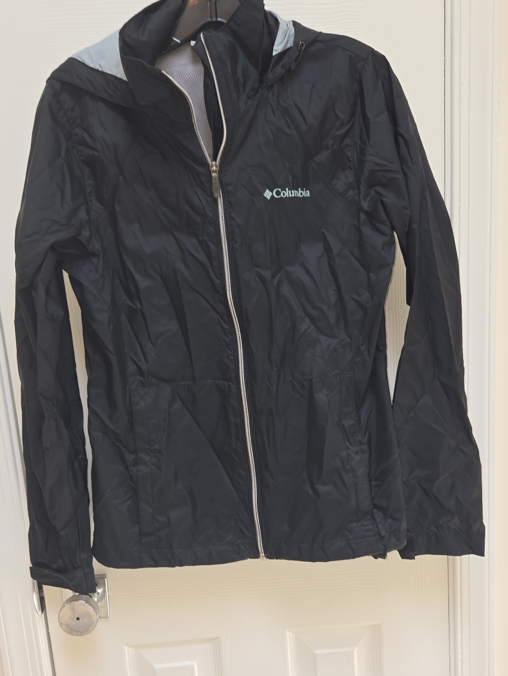 Columbia Black Hooded Windbreaker with Light Gray Trim